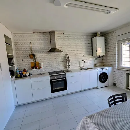 House With Private Garden & Sea Views Near *