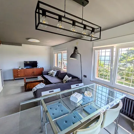 House With Private Garden & Sea Views Near *